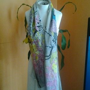 Beautiful Oriental Design Scarf